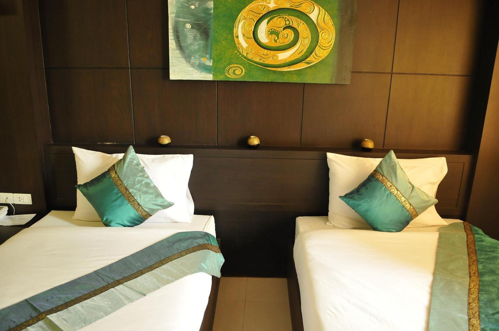 Deluxe Twin Room with Round Trip Airport Transfer,832423607:JPEG