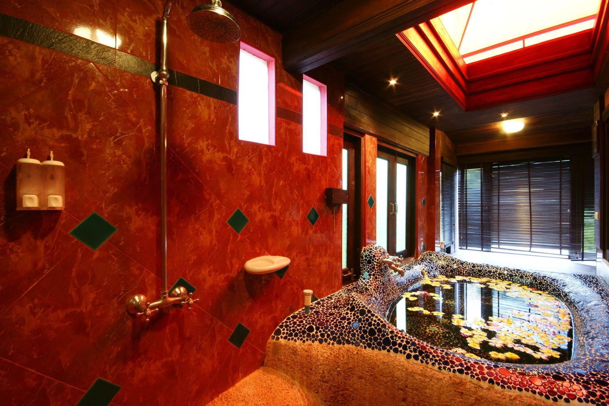 Queen Room with Spa Bath,691557945:JPEG