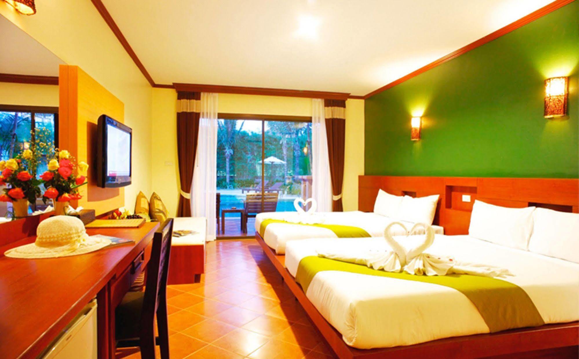 Deluxe Double Room Pool Access