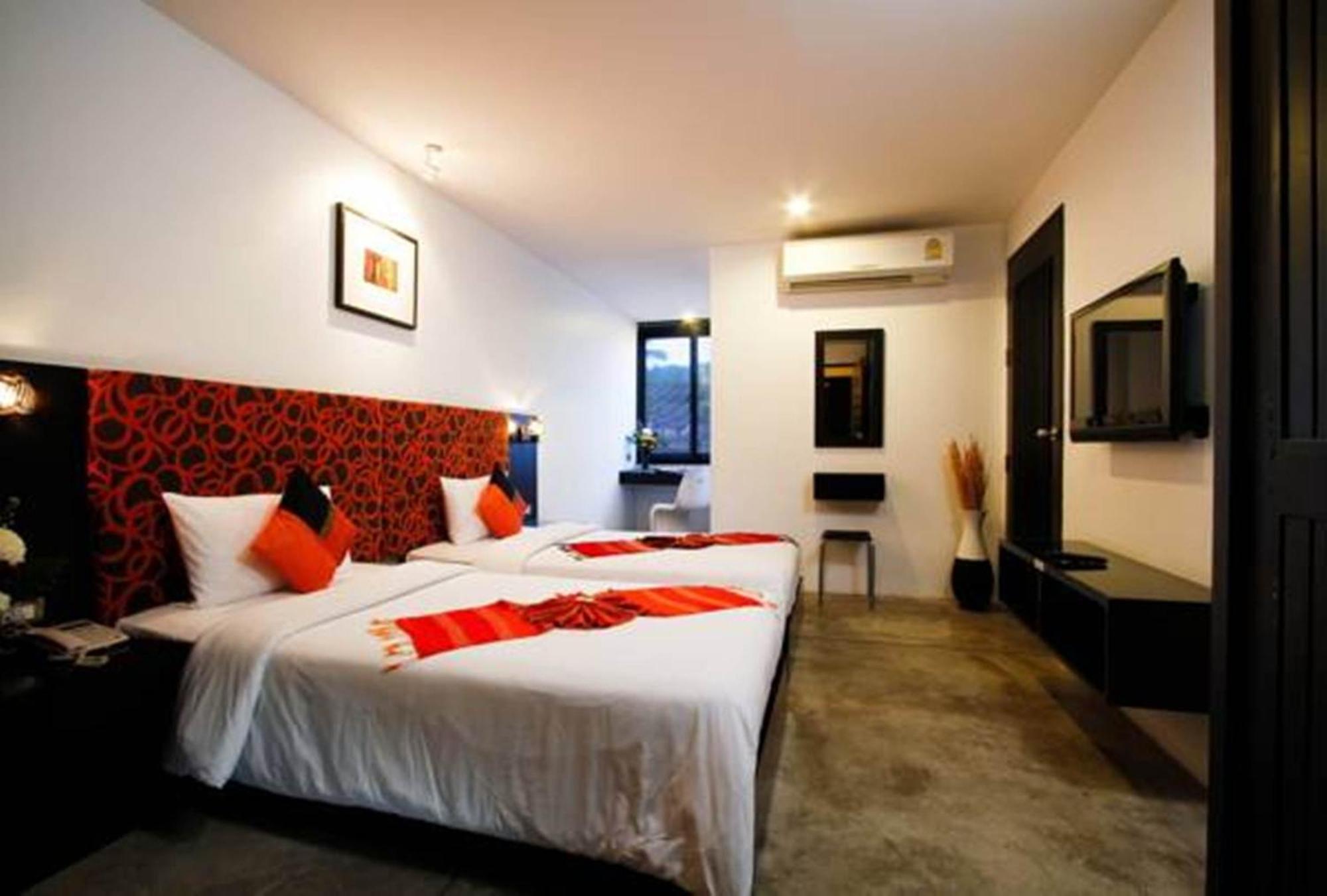 Large Deluxe Double or Twin Room
