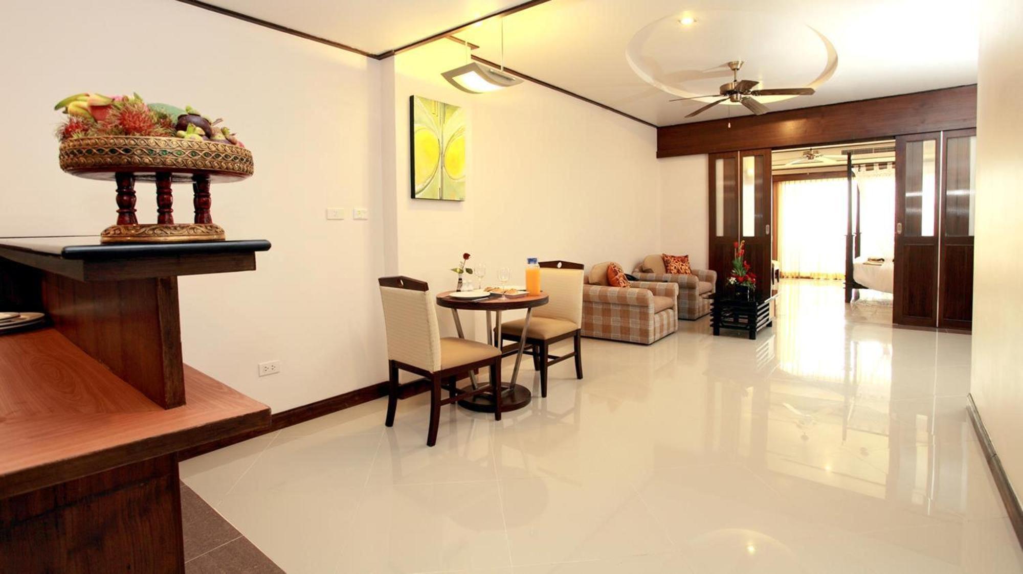 Deluxe One-Bedroom Suite