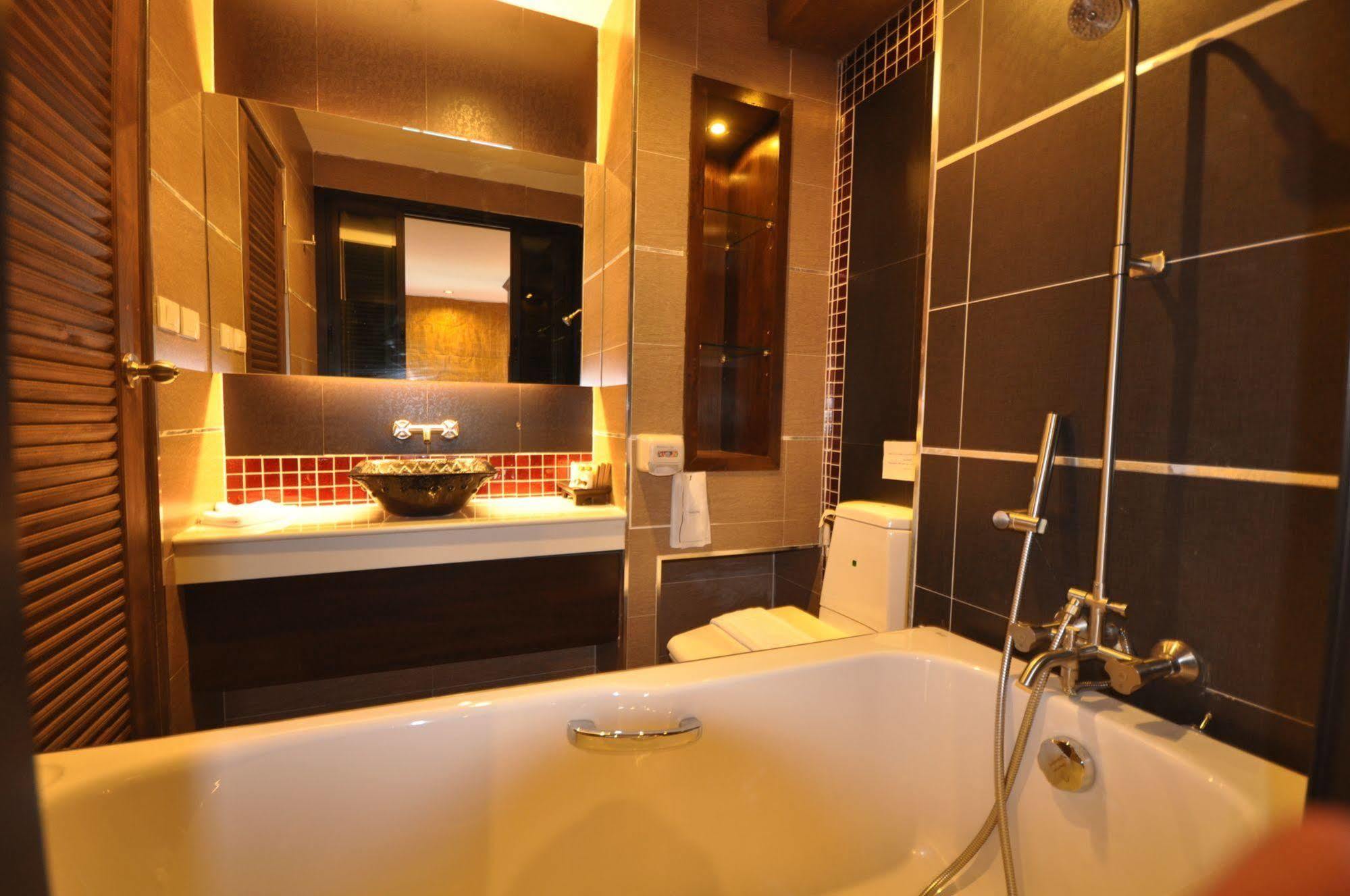Low Floor Deluxe Double Room