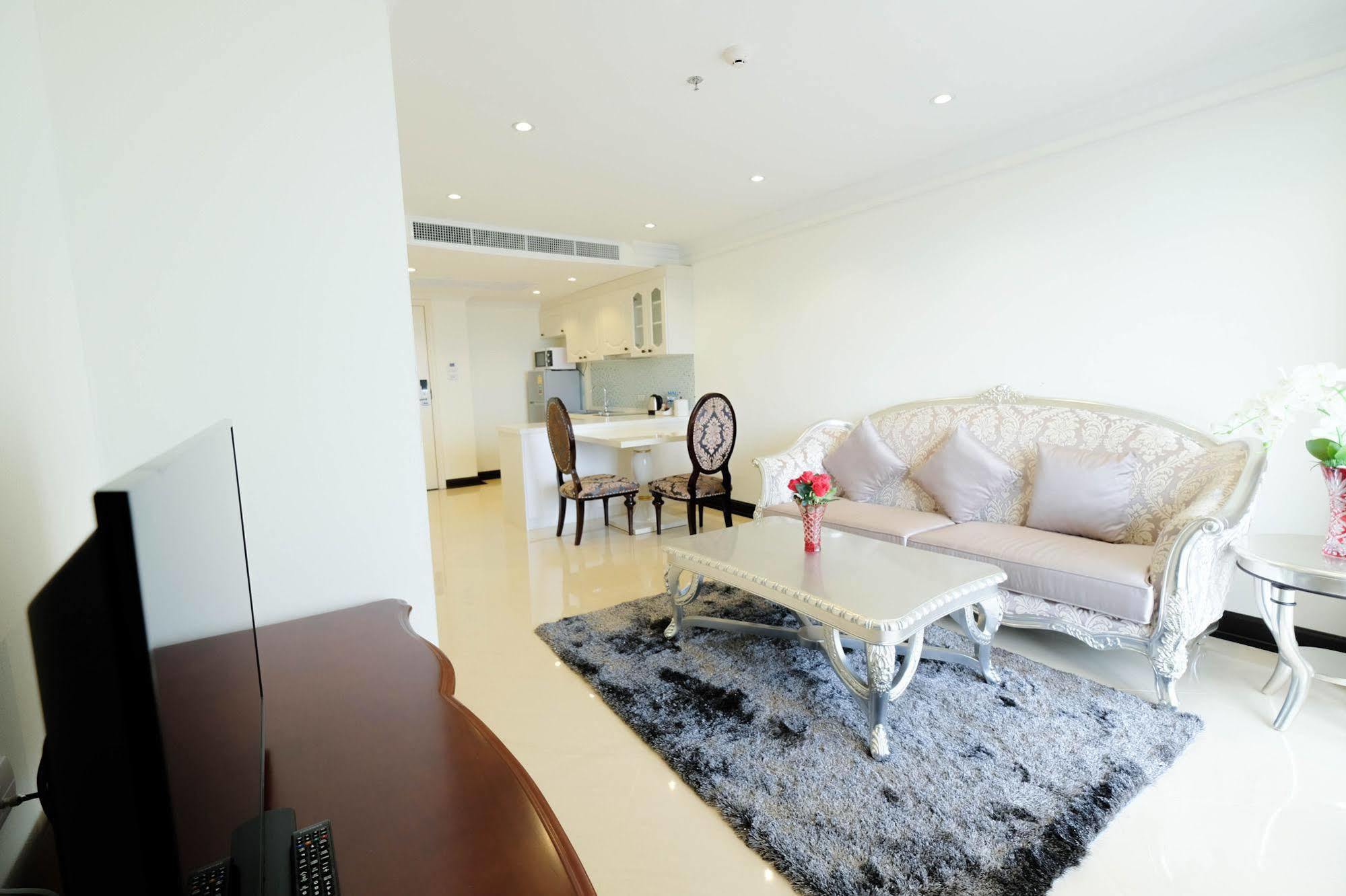 One-Bedroom Suite City View
