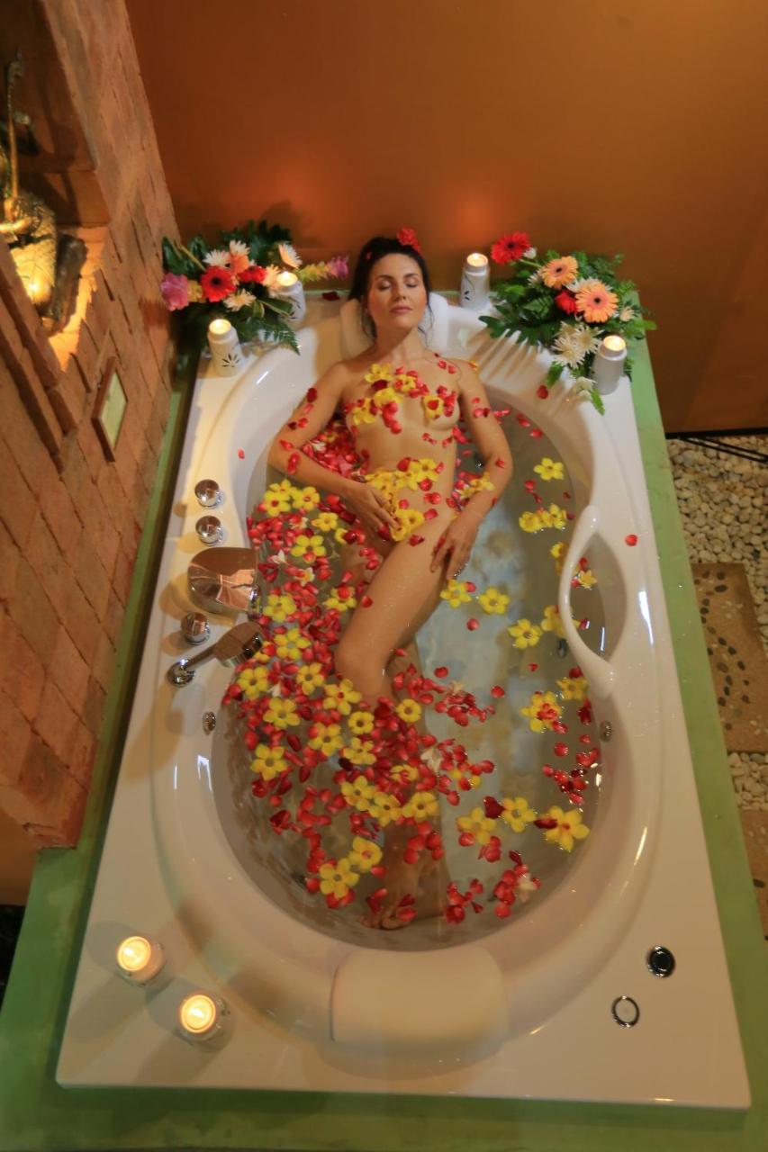Double Room Spa Bath,718023322:JPEG