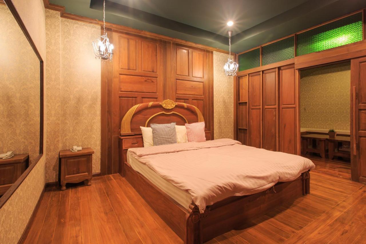 Family Room with Bath,736704157:JPEG