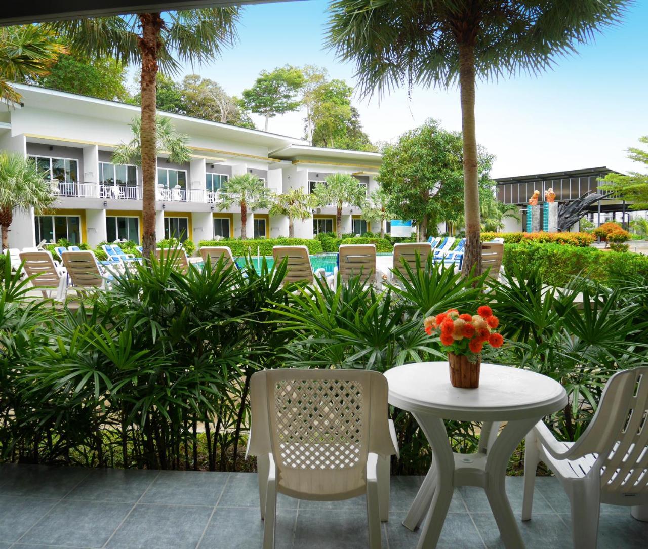 Twin Room Pool View
