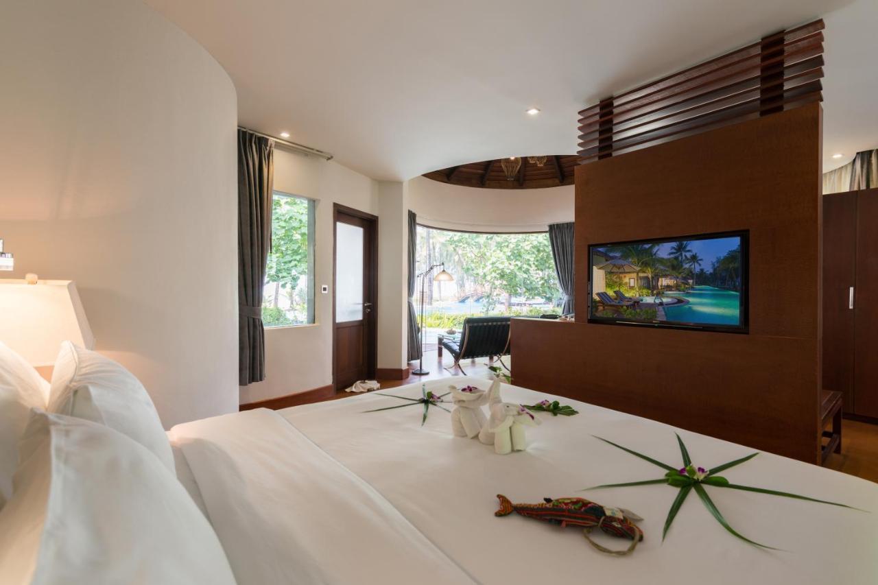 Oceanfront Jacuzzi Villa Adults Only