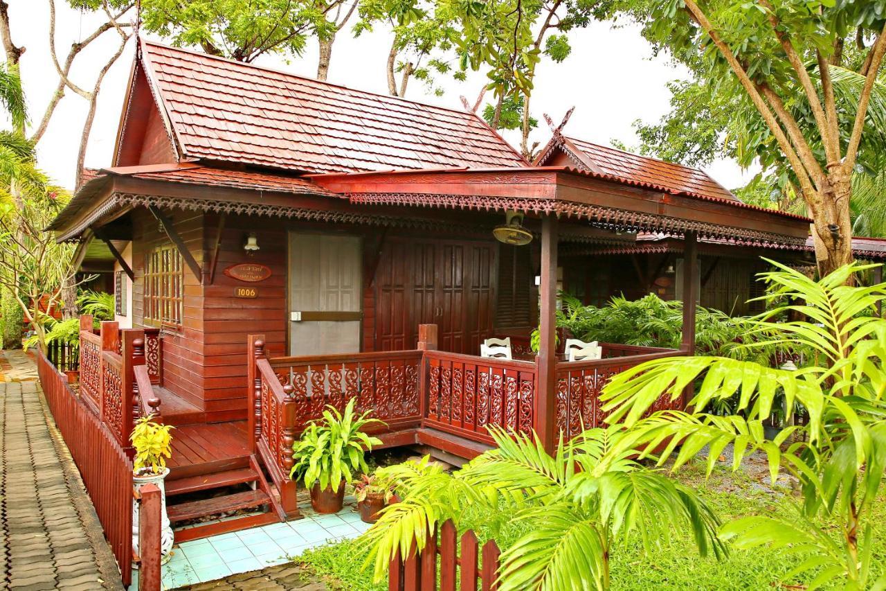 Bungalow Garden View