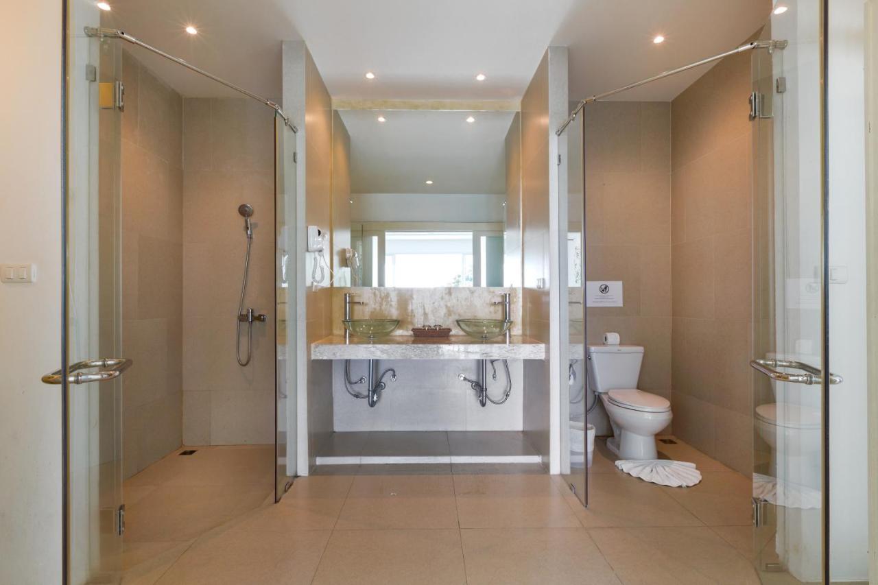 Deluxe Partial Seaview Pool Suite
