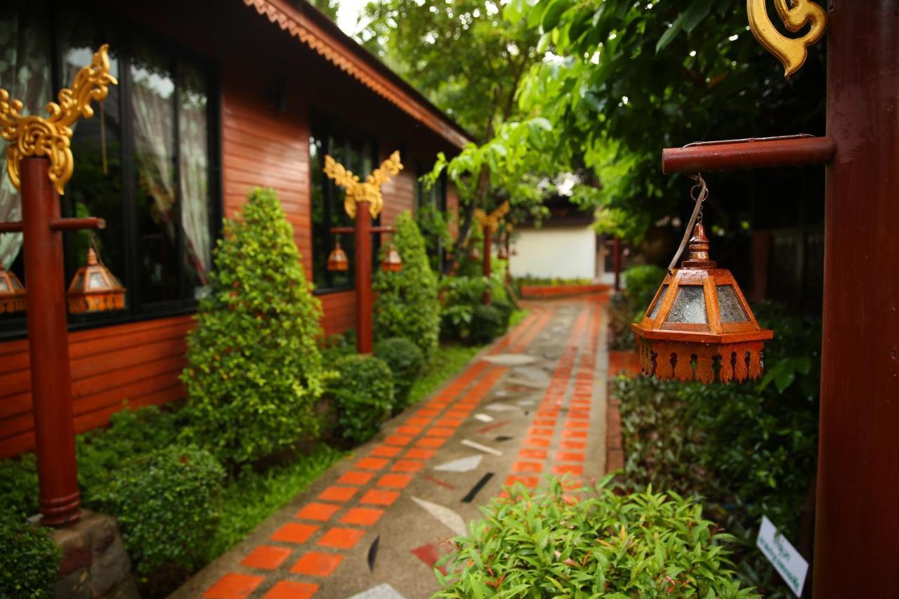 Bungalow Garden View