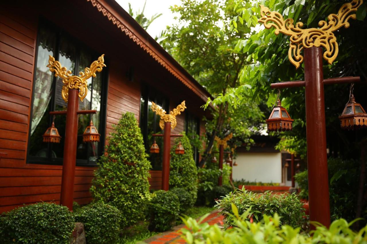 Bungalow Garden View