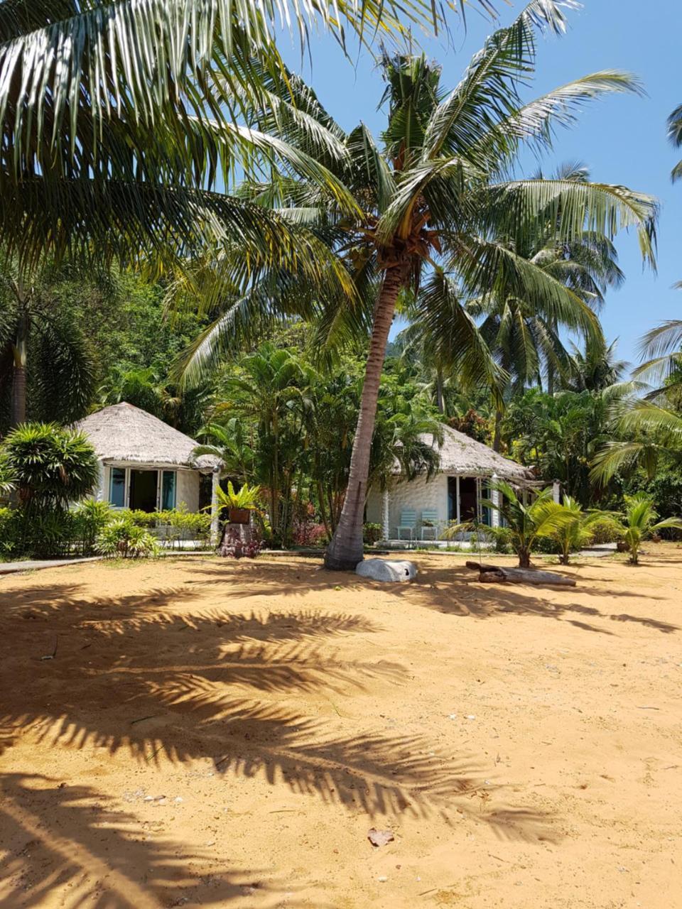 Bungalow Beach Front,759327422:JPEG