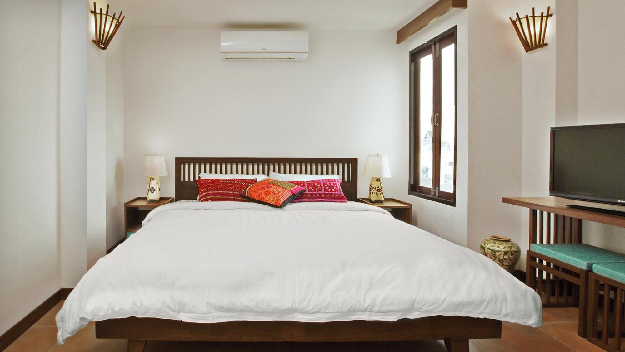 Small Double Room,687529689:JPEG