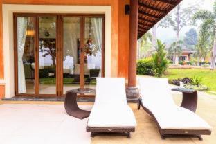 Deluxe Sunrise Suite