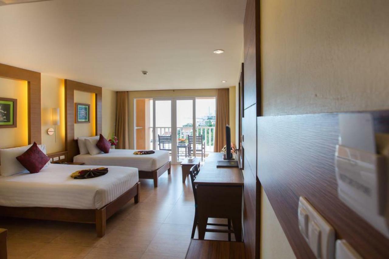 Twin Room with City View