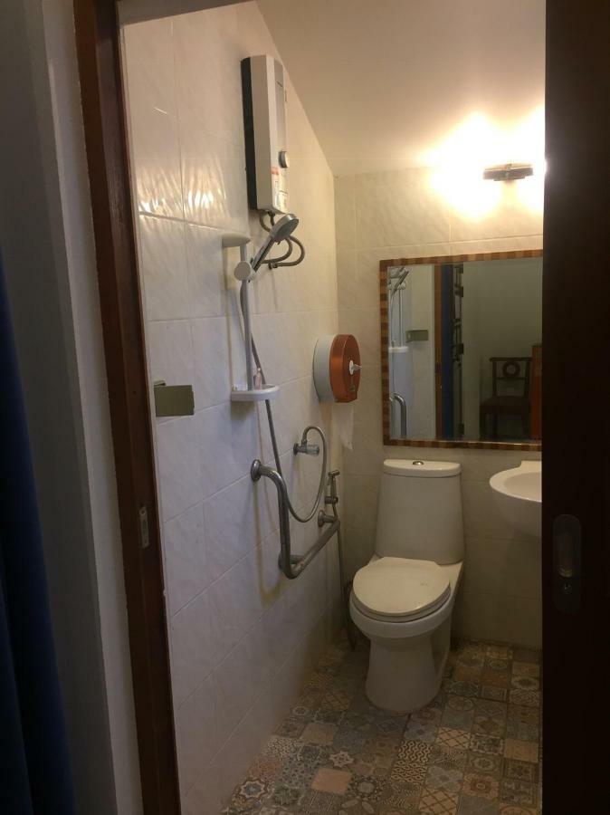 Small Double Room,806582178:JPEG