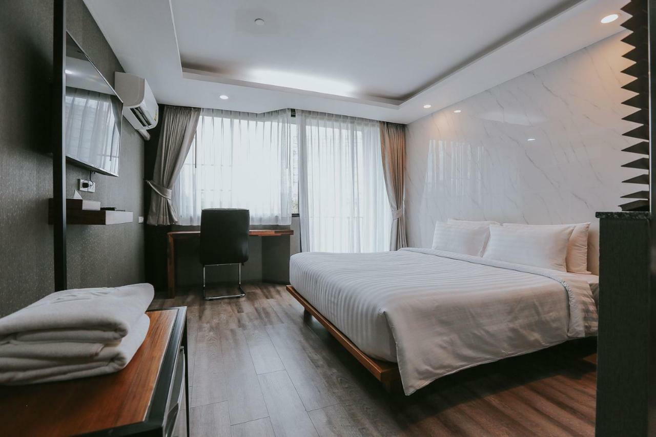 Deluxe King Room,828511409:JPEG