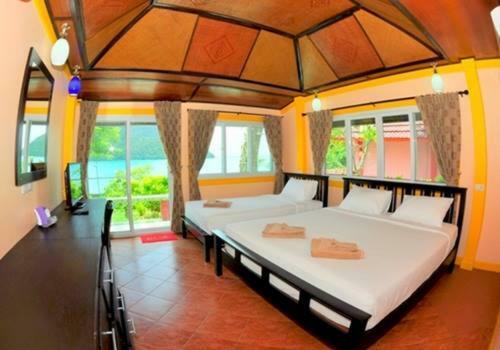 Superior Triple Room Sea View