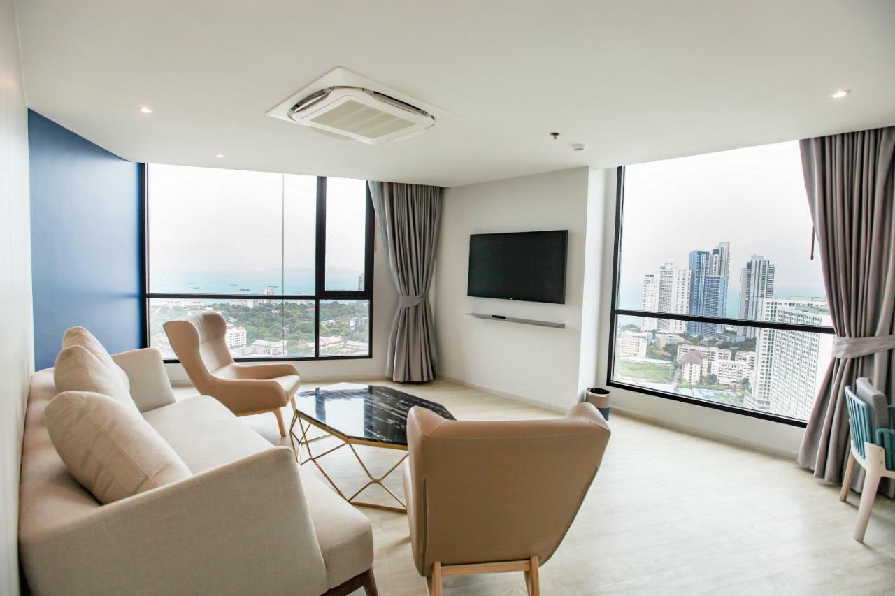 One-Bedroom Suite Sea View