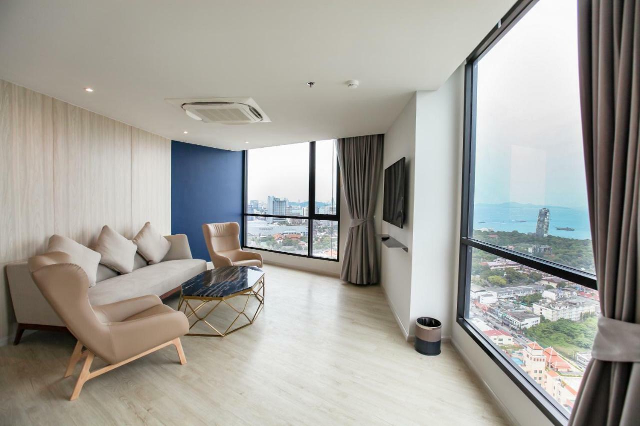 One-Bedroom Suite Sea View