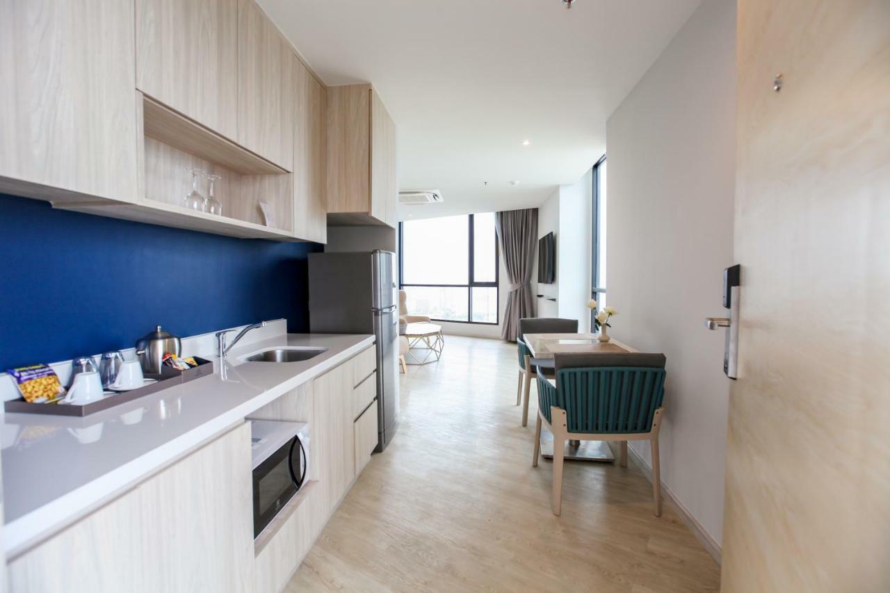 One-Bedroom Suite Sea View