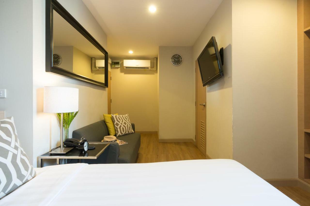 Economy Room with One Queen Bed - Non-Smoking