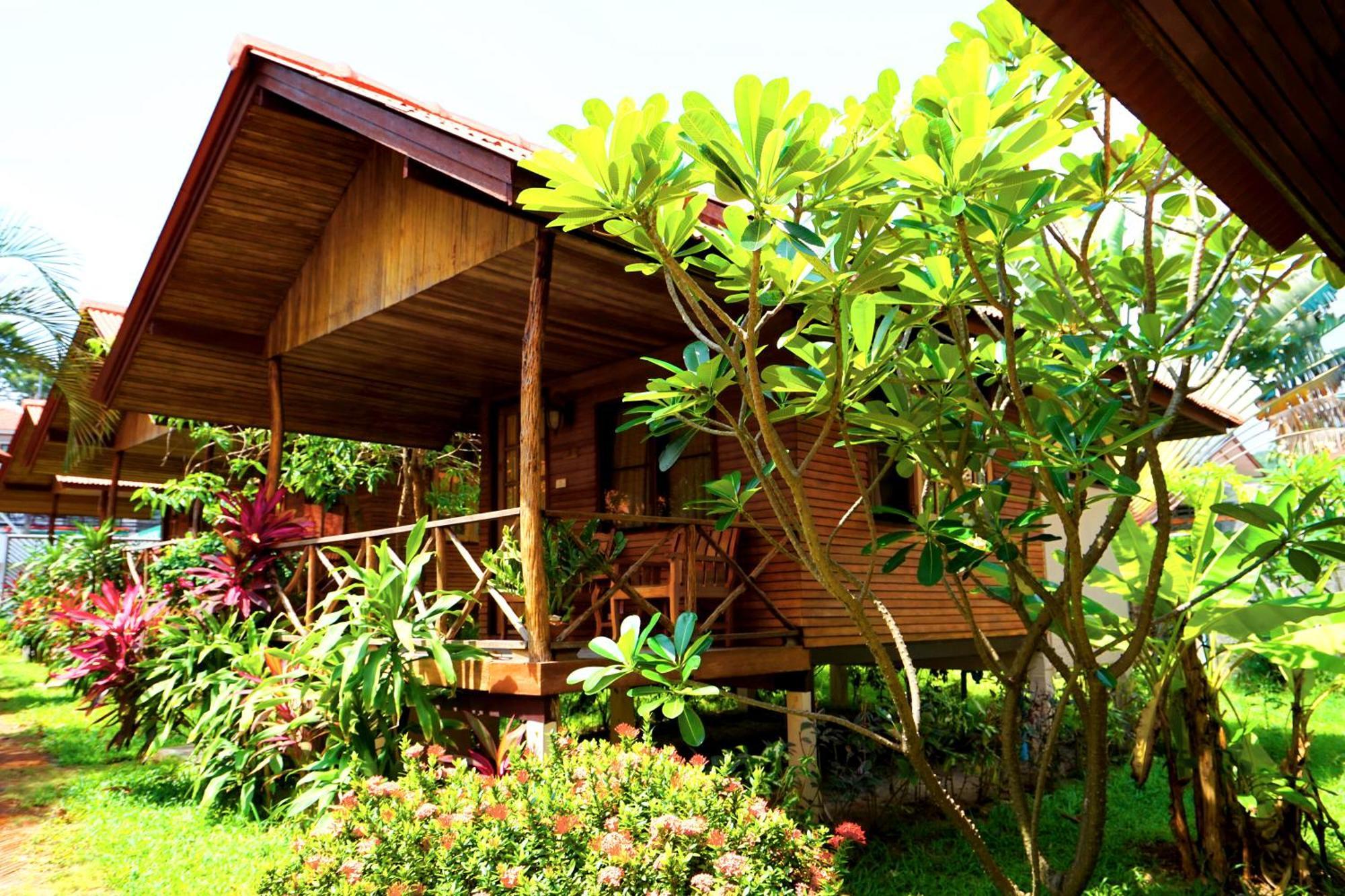 Bungalow Garden View