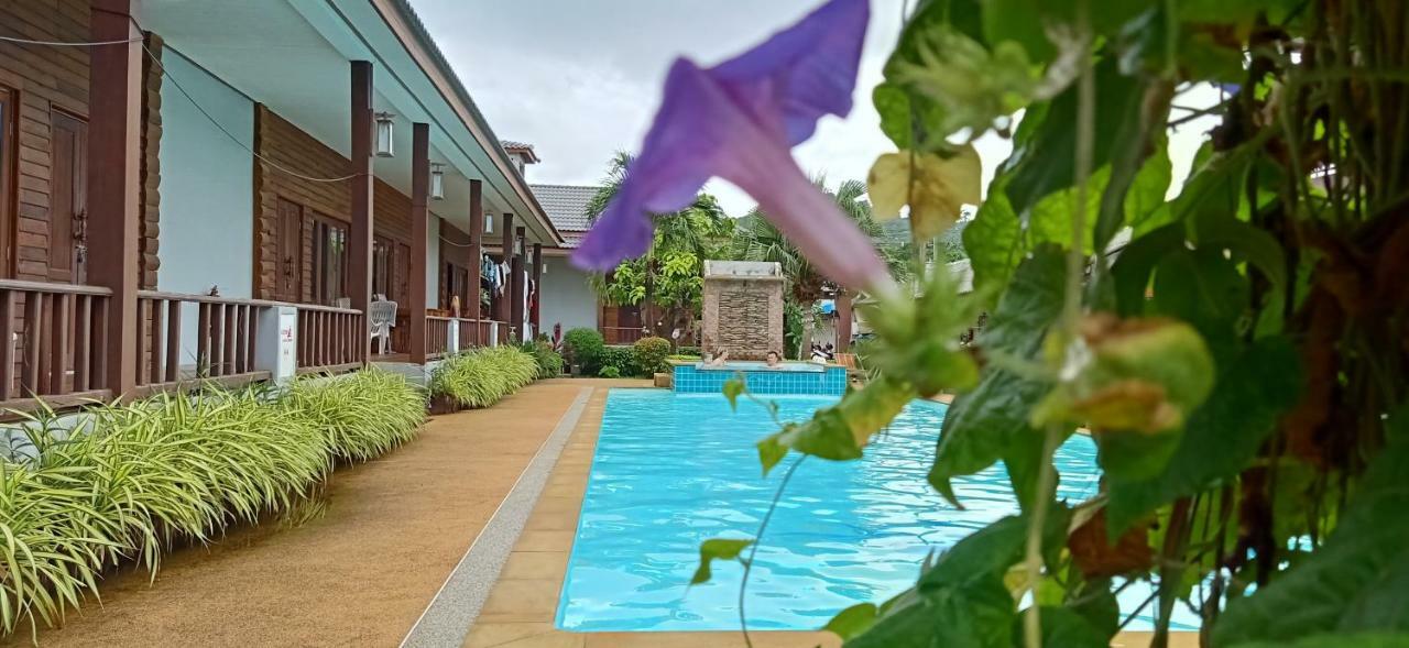 Deluxe Double Room Pool View
