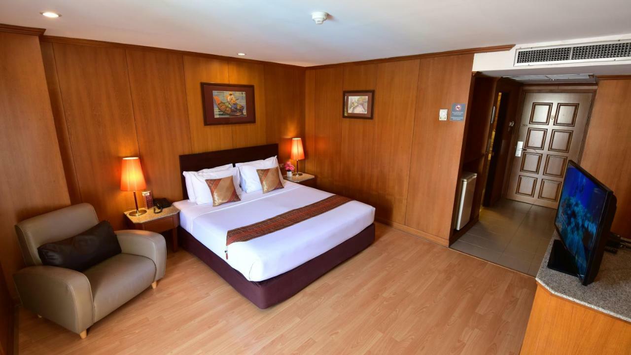 Standard Queen Room