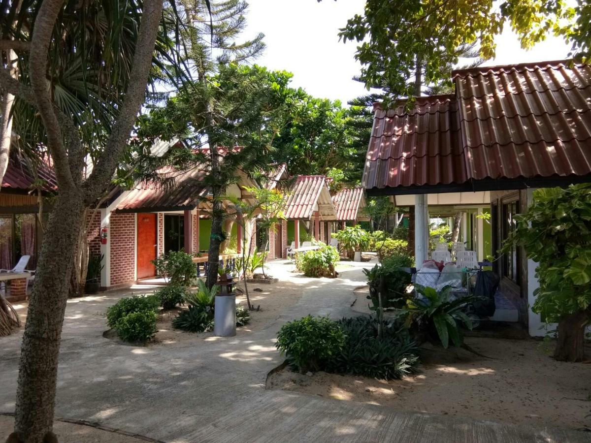 Bungalow Garden View