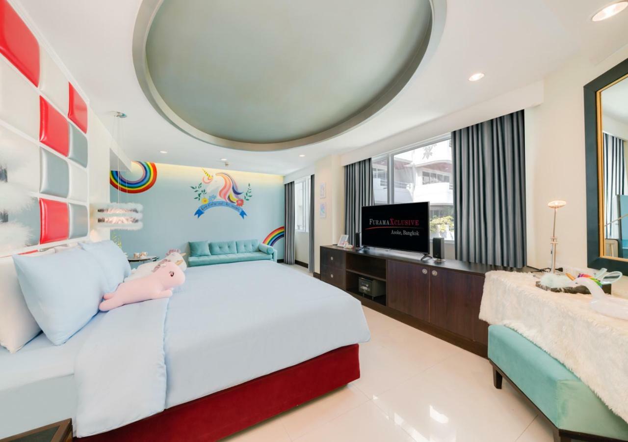 Theme room