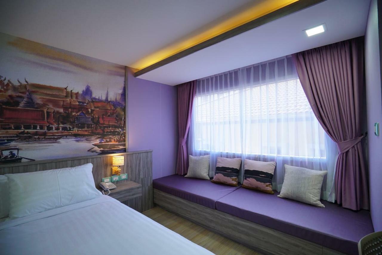Standard Twin Room Sofa