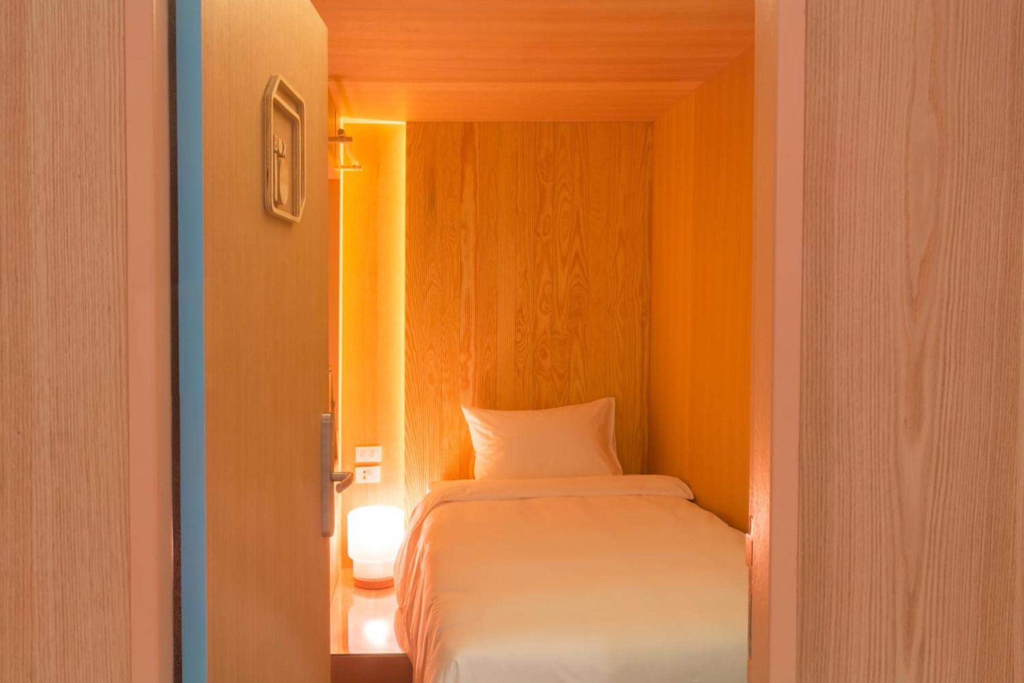 Single Room only 4 hrs Time of 01 am 0400 am
