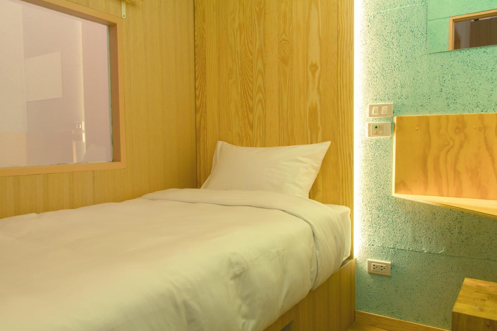 Single Room only 4 hrs Time of 01 am 0400 am