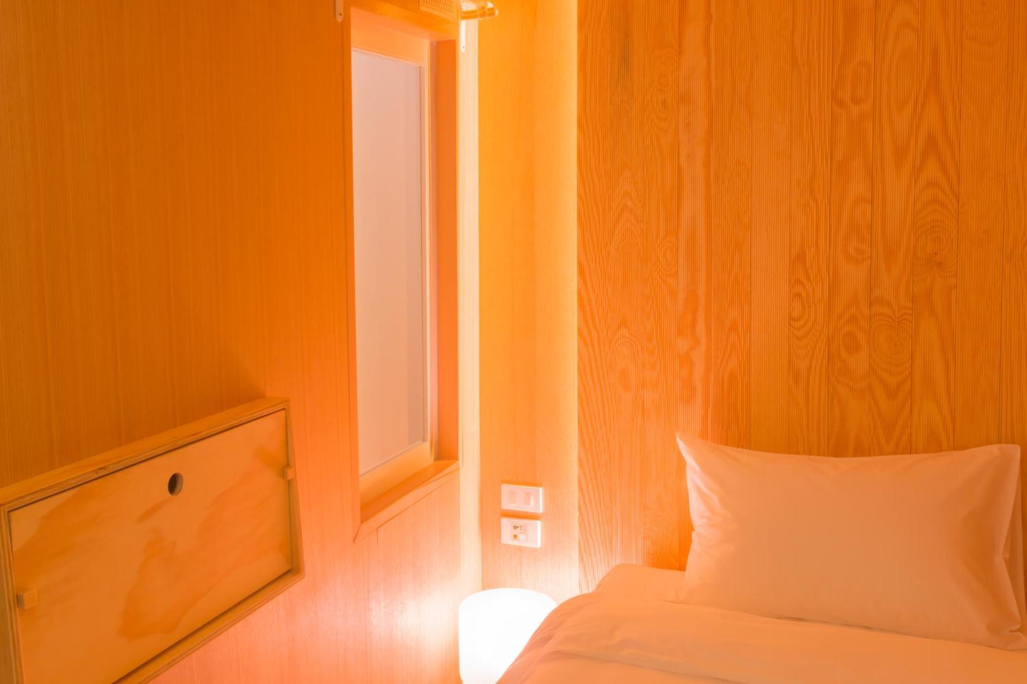 Single Room only 4 hrs Time of 01 am 0400 am