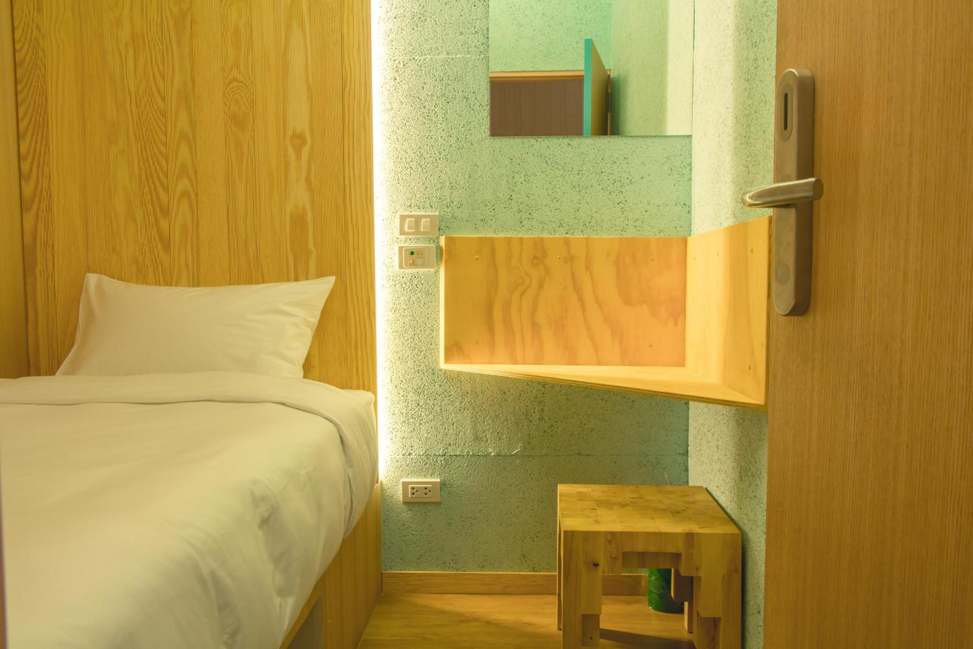 Single Room only 4 hrs Time of 01 am 0400 am