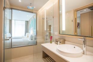 AVANI Deluxe Room