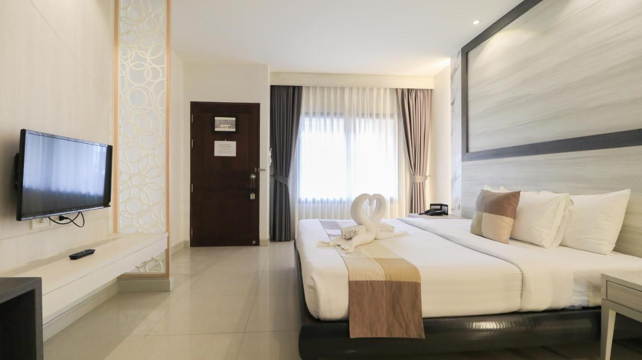 Deluxe Double or Twin Room with Pool View,925503220:JPEG