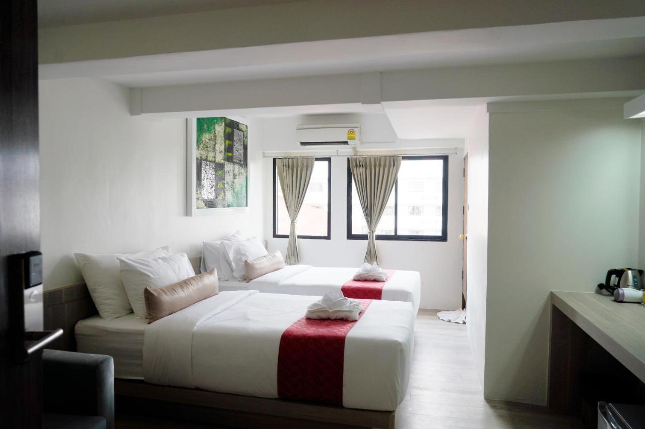 Superior Twin Room with Window