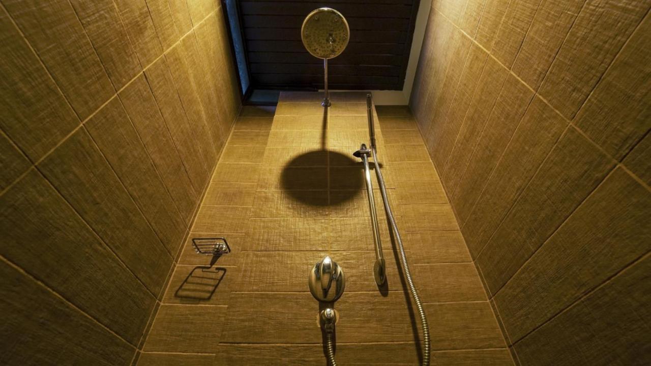 Villa Pool Access