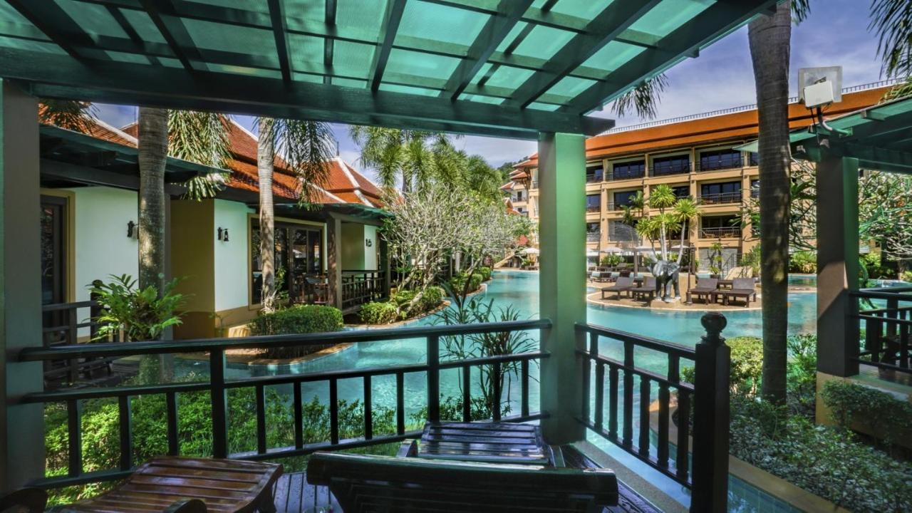 Villa Pool Access