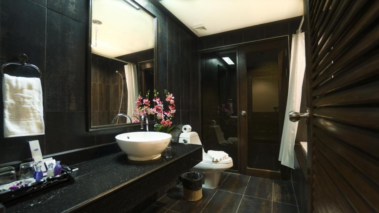 Villa Pool Access