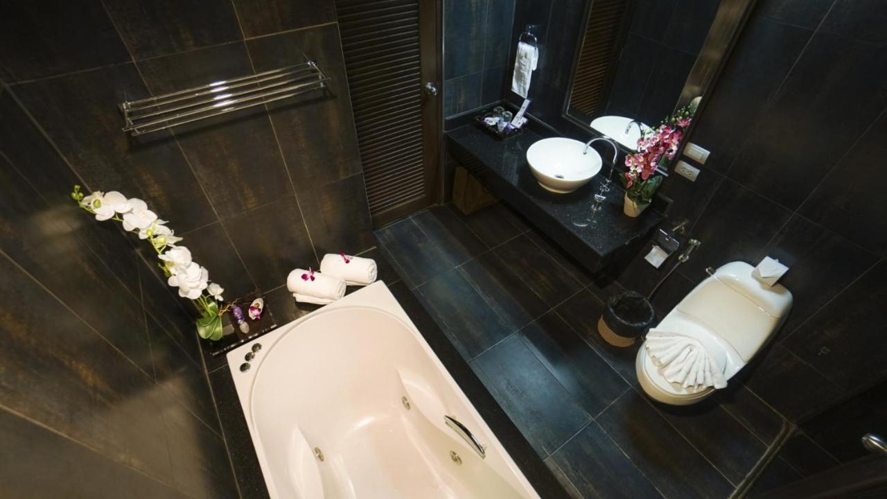 Villa Pool Access