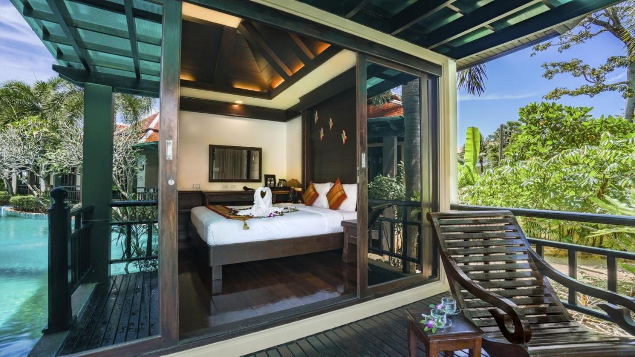 Villa Pool Access