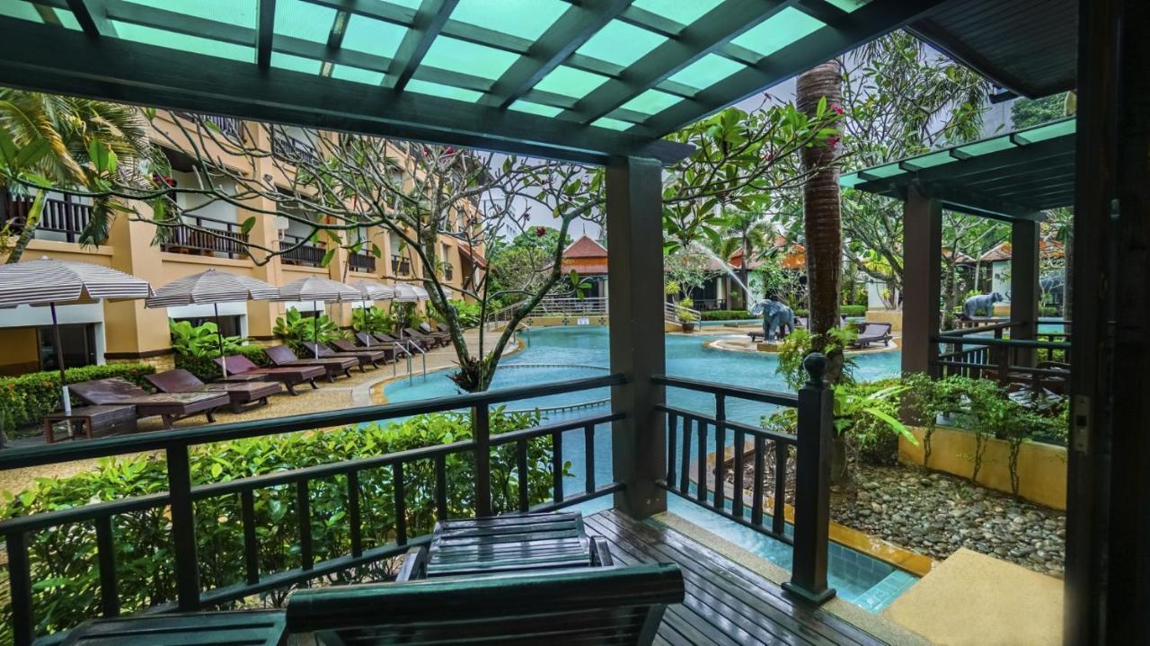 Villa Pool Access