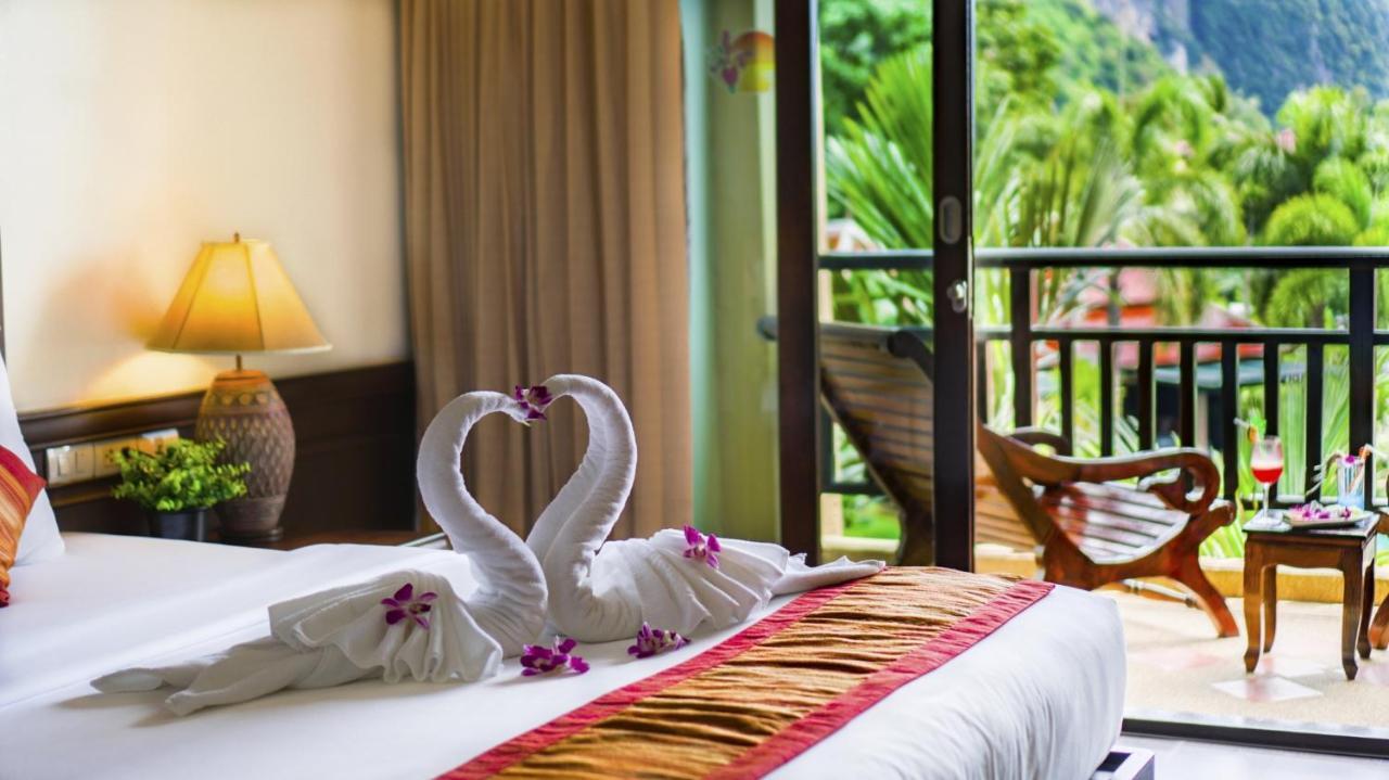 Grand Deluxe Double or Twin Room Pool View