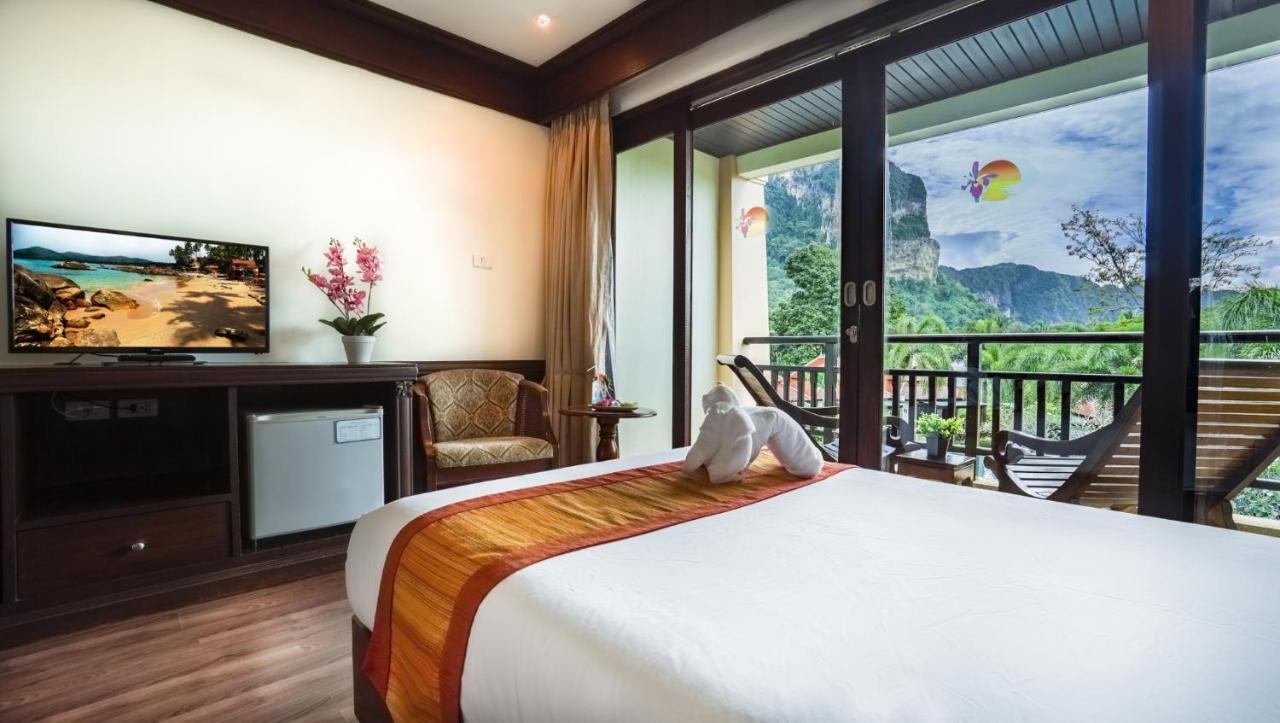 Grand Deluxe Double or Twin Room Pool View