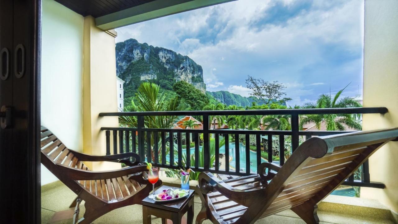 Grand Deluxe Double or Twin Room Pool View