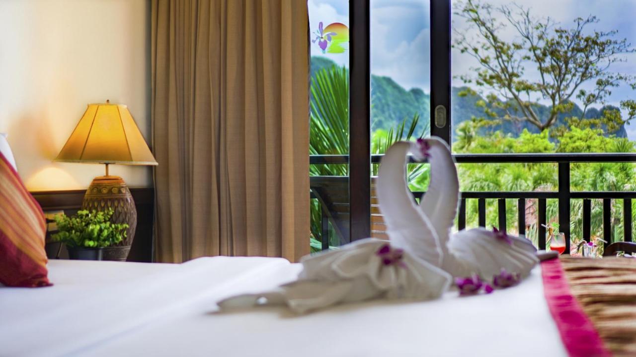 Grand Deluxe Double or Twin Room Pool View