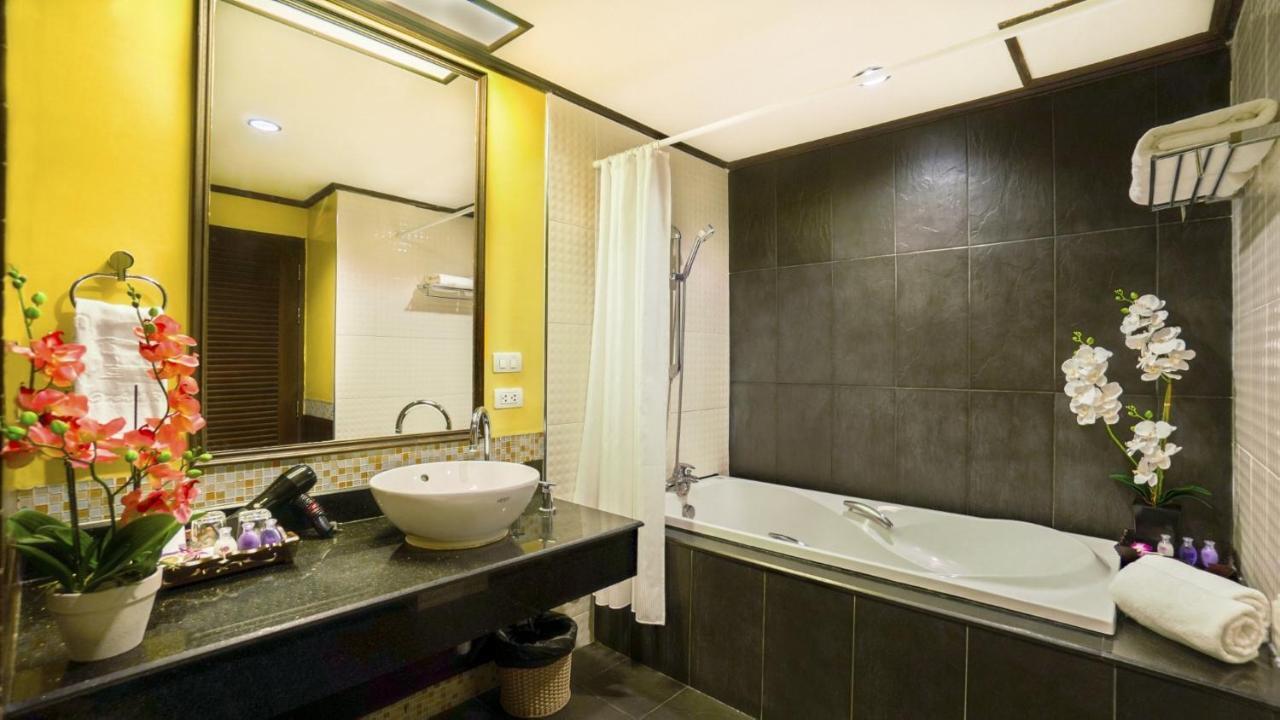 Grand Deluxe Double or Twin Room Pool View